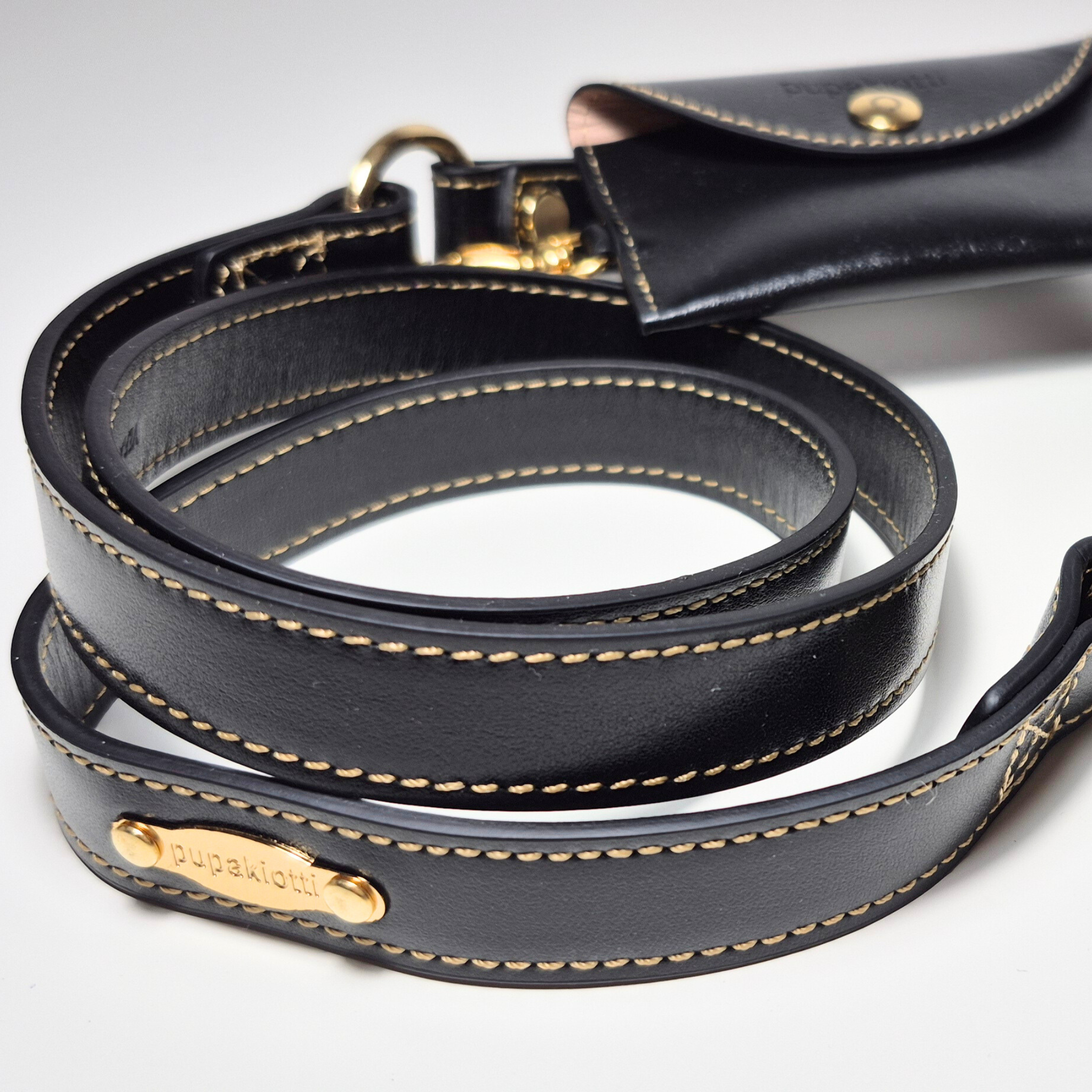 Set Collare e Guinzaglio in Pelle con Porta Sacchetti